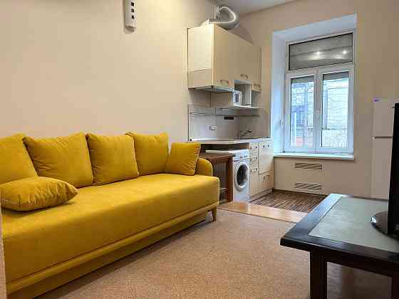 ЗАВЖИ Є СВІТЛО! Центр міста. Оренда 1-к. квартири 34 м2 - Десятинна 13 Київ