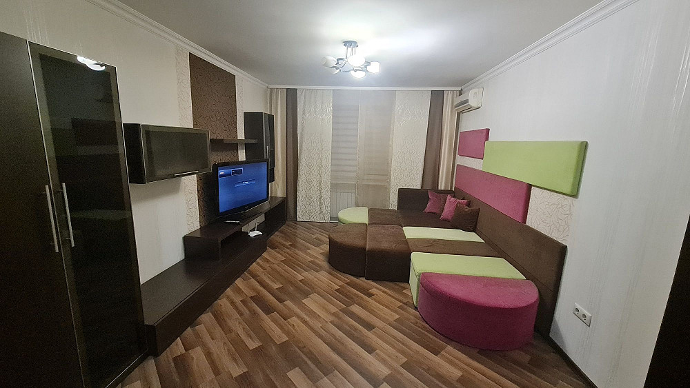 Здам 3 к.кв., Святошинська площа 1, метро Житомирська, Академмістечко! Киев - изображение 1