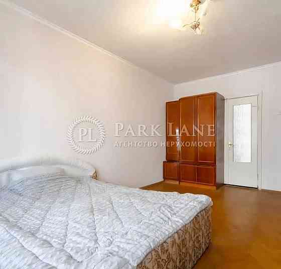 Продам 4кімнатну  квартиру  Гришка Михайла, 8а Позняки Осокорки Киев