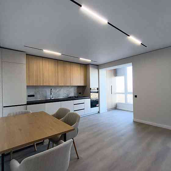 Продам укомплектовану 2-кімнатну квартиру в центрі! Івано-Франківськ