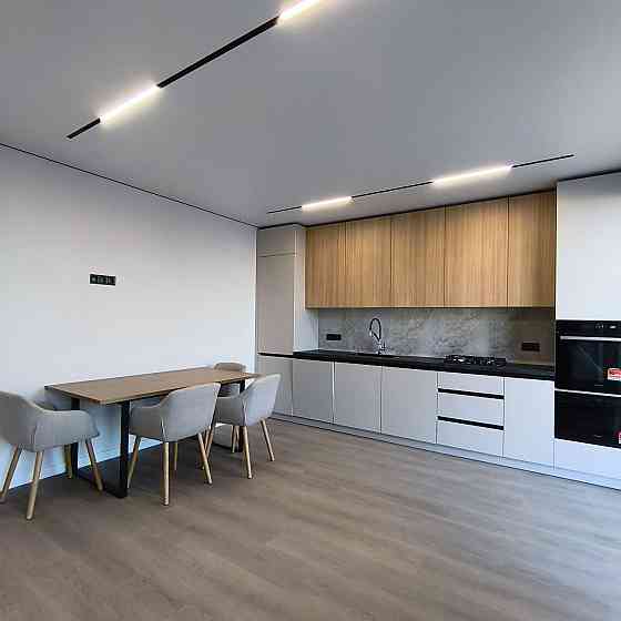 Продам укомплектовану 2-кімнатну квартиру в центрі! Івано-Франківськ