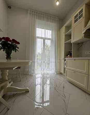 Продаж 2 кім квартири Вул Кобилянськоі 180000 торг Львов