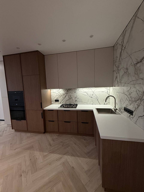 Велика євро 2 квартира з дизайнерським ремонтом ГАЗ! Центр міста Ирпень - изображение 7