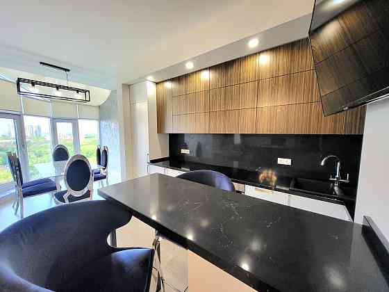 Двухуровневая видовая квартира у парка Победы , в новом кирпичном доме Одеса