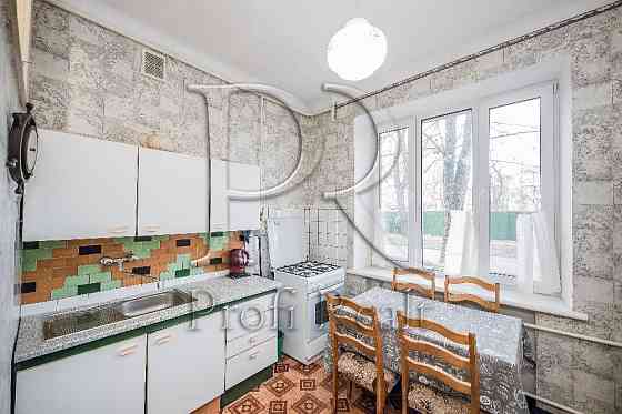 Продаж 2 кімн. квартири-сталінки за адресою проспект Науки 42/1 Киев