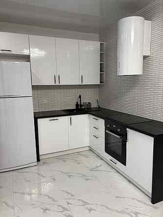 Продам 3 к квартиру  Сирецькі Сади з ремонтом від власника 143000 тис Киев