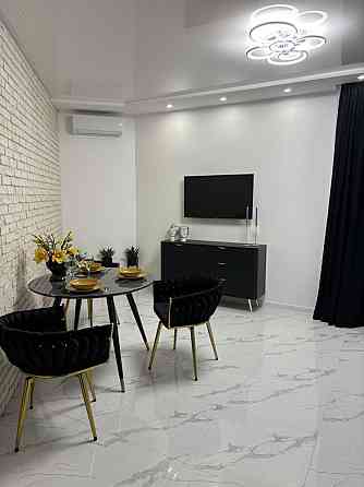 Продам 3 к квартиру  Сирецькі Сади з ремонтом від власника 143000 тис Киев