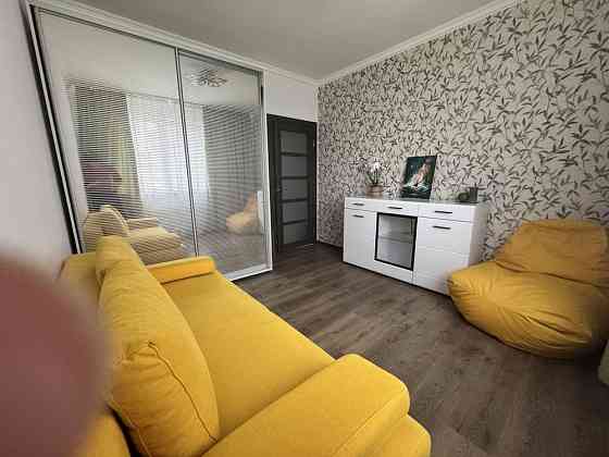 Продам 3 к квартиру  Сирецькі Сади з ремонтом від власника 143000 тис Киев