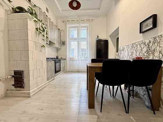 Продаж 3-кім. квартири в ЦЕНТРІ по вул. Дорошенка + підвал 12м2. Львов