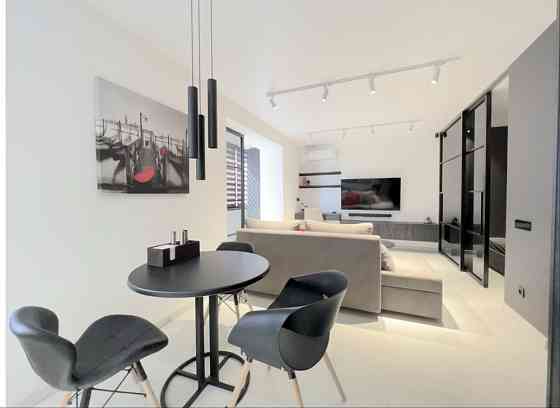 1 кімнатна квартира вул Святомиколаївська  площа Визволення Кривой Рог