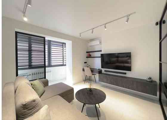 1 кімнатна квартира вул Святомиколаївська  площа Визволення Кривой Рог