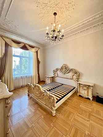 Продаж представницької квартири на вул. Парковій Львов