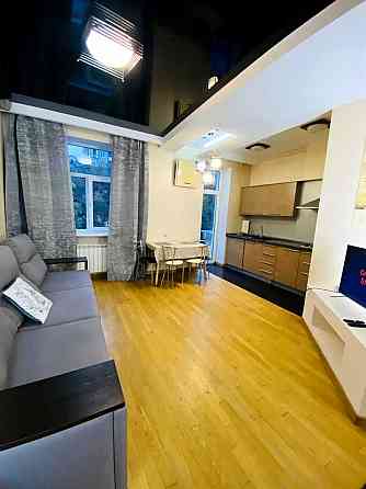 Продам видова 2к63м2 ремонт вул Басейна 17 Центр Сталінка з ліфтом Киев