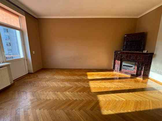 3 кімнатна біля Білого Дому за вул. Грушевського Івано-Франківськ