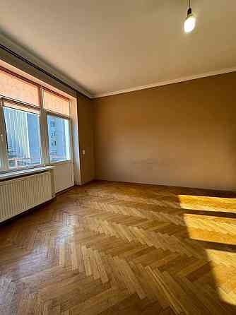 3 кімнатна біля Білого Дому за вул. Грушевського Івано-Франківськ