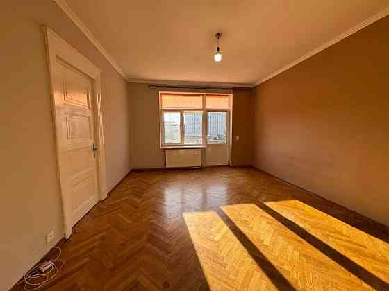 3 кімнатна біля Білого Дому за вул. Грушевського Івано-Франківськ