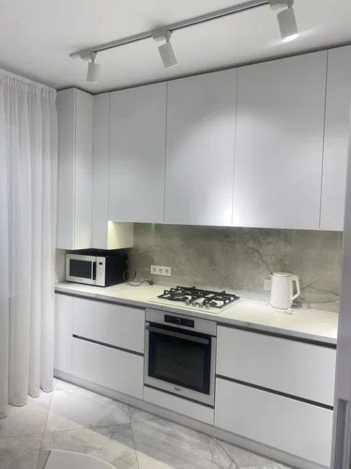 Пропонуємо вам 2х кімнатну квартиру з сучасними ремонтом на Виставці! Хмельницький - зображення 1