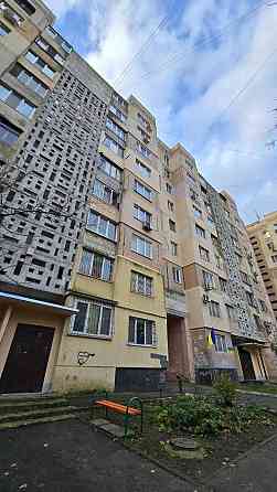 2-х комнатная под ремонт, двухсторонняя планировка, цена отличная! Одесса