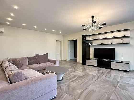 Продаж 3кімн. квартири з кухнею-вітальнею. Голосіївський проспект 30Б Киев