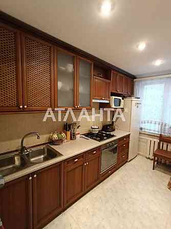 3-х кімнатна, 1 поверх, Майдан Чернівці