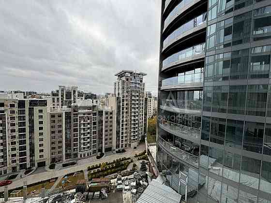 Центр. Преміум ЖК Taryan Towers. Терраса, вид на басейн Киев