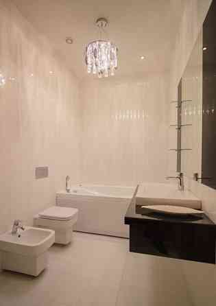 Печерськ , Новопечерськи ліпки , вул . А.Верхогляда 20 Киев