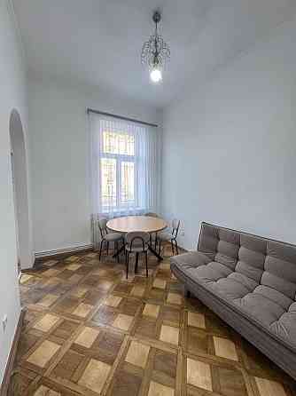 Оренда просторої квартири по вул. Героїв УПА. Кухня-студія + спальня. Lviv