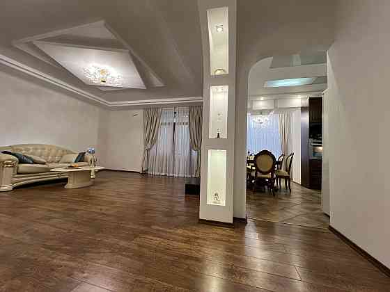 Продаю 4 к/к  в Коттедже центр Миколаїв