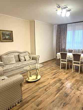 Оренда 3 кімнатної квартири на Позняках, вул.Срібнокільска 1 Киев