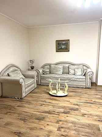 Оренда 3 кімнатної квартири на Позняках, вул.Срібнокільска 1 Киев