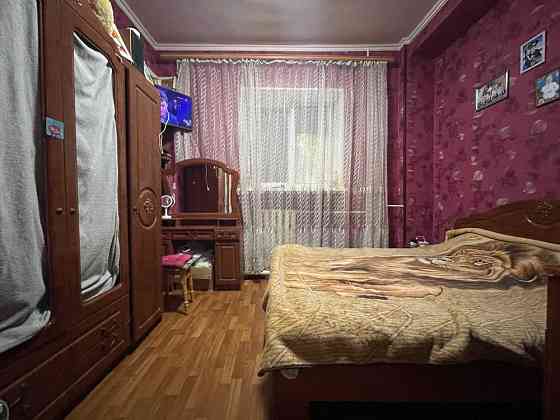 Фасадний вхід з Грушевського. Продаж півквартири в Києві Киев