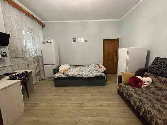 Фасадний вхід з Грушевського. Продаж півквартири в Києві Киев