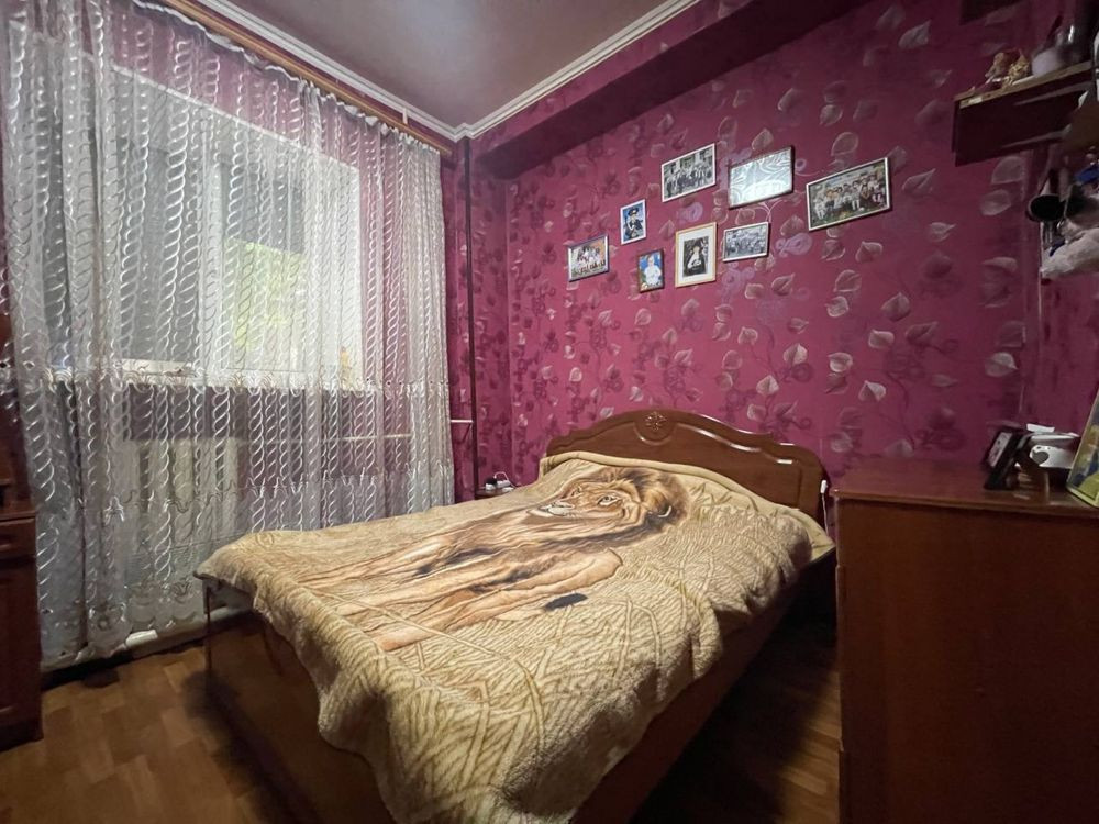 Фасадний вхід з Грушевського. Продаж півквартири в Києві Киев - изображение 2