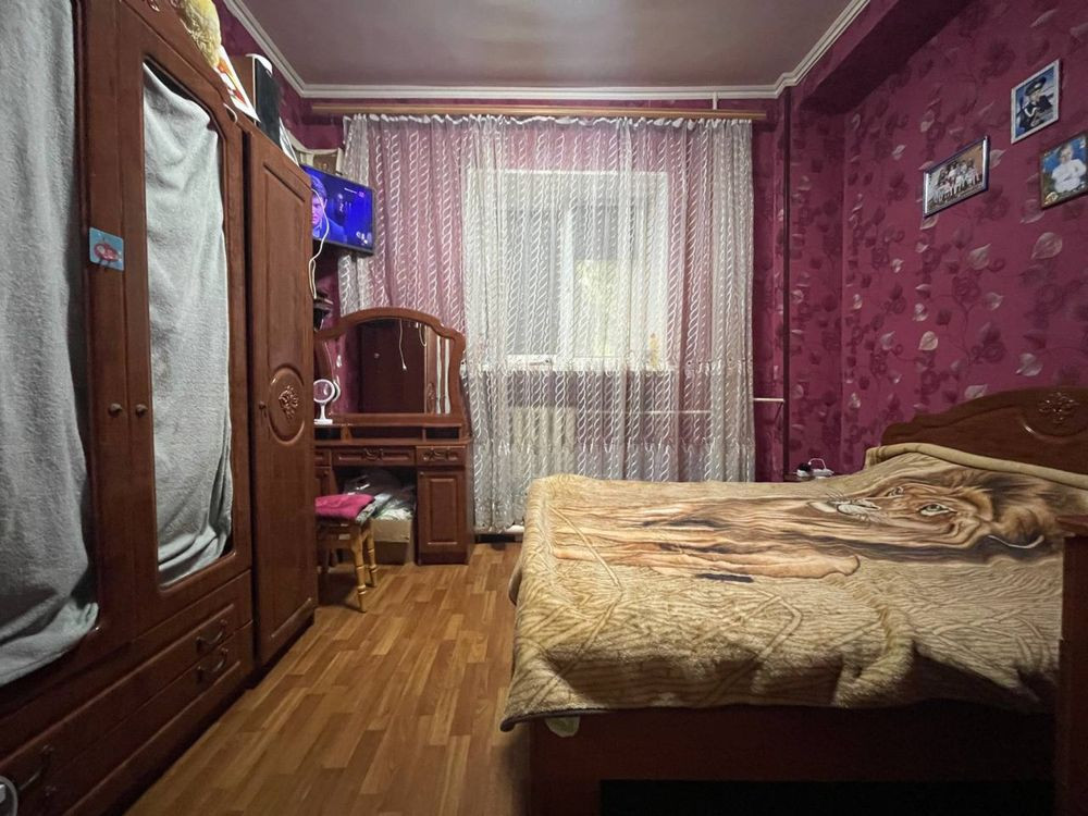 Фасадний вхід з Грушевського. Продаж півквартири в Києві Киев - изображение 1