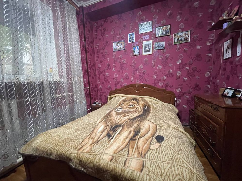 Фасадний вхід з Грушевського. Продаж півквартири в Києві Киев - изображение 4