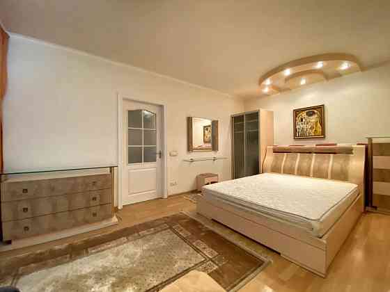 Метро пішки. Продаж чотирикімнатної квариири в Києві Київ