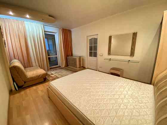 Метро пішки. Продаж чотирикімнатної квариири в Києві Київ