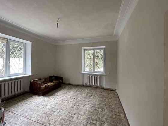 Продам квартиру в центрі міста Лозова