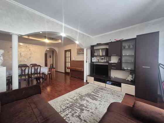 Укомплектована 3-кімнатна квартира в обжитому будинку. Івано-Франківськ