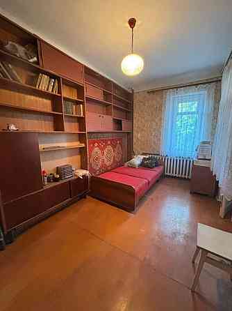 Продам простору 3 кімнатну у м.Шептицький 