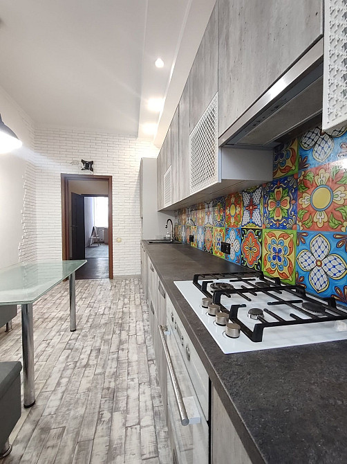 Продам 3-х ком кв. Левый берег,район Фрунзенского. Автономка,газ Днепр - изображение 1