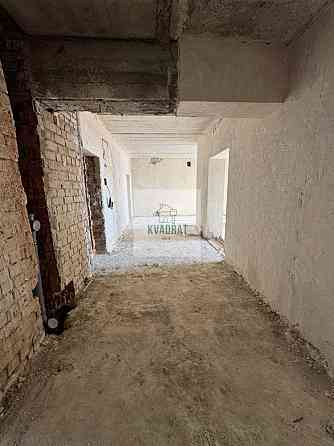 Продам простору 2-кімнатну квартиру з хорошим плануванням Каменец-Подольский