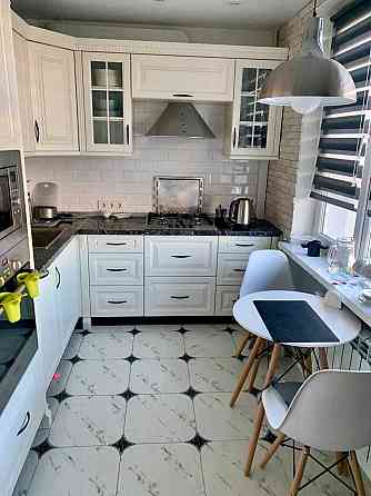 Власник продам 3 ком. , 67 м.кв  метро Студентська Валентинівська 11 Харків