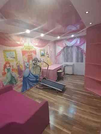 Продаж 3-кімнатної квартири у центрі смт Коцюбинське Kotsiubynske