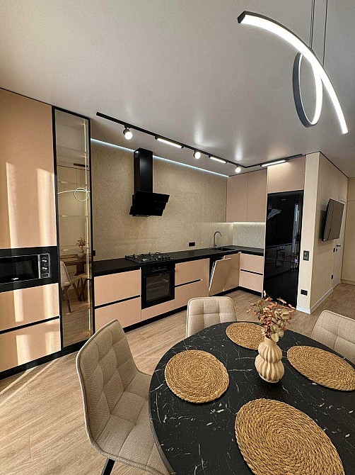 Розкішна 1,5-кімнатна квартира з панорамою на річку Ивано-Франковск - изображение 1