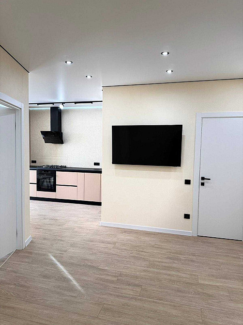 Розкішна 1,5-кімнатна квартира з панорамою на річку Ивано-Франковск - изображение 7