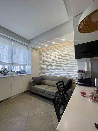 Красива стильна квртира на 6 Фонтана. Три спальні. Одеса