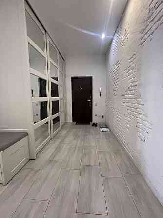 Красива стильна квртира на 6 Фонтана. Три спальні. Одеса