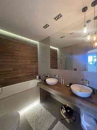 Красива стильна квртира на 6 Фонтана. Три спальні. Одеса