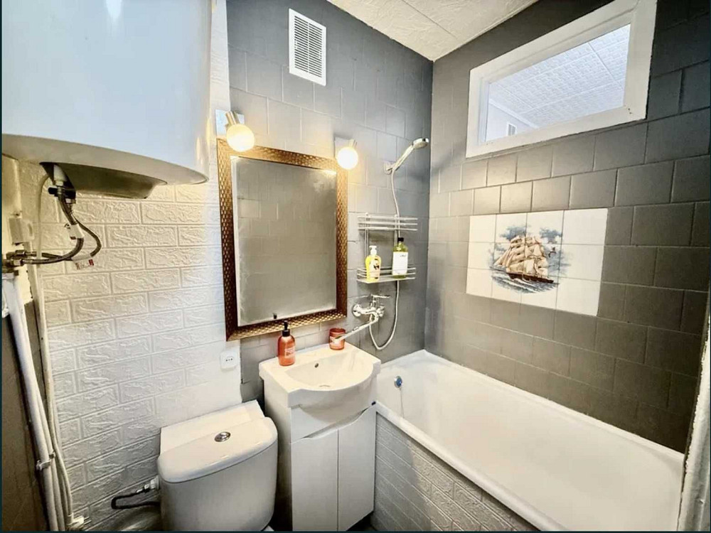 Готовая квартира с ремонтом и мебелью в кирпичном доме - гостинка Одеса - зображення 6